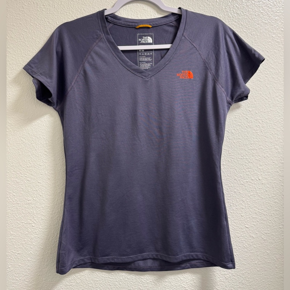 The North Face Women's Short Sleeve V-Neck Tee in Slate with Orange Logo